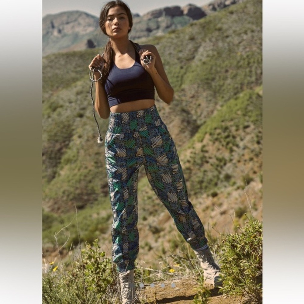 Free People The Way Home‎ Printed Joggers Size Small NWOT Daisy Check